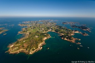 Isle de Brehat - main entrance channel on left, we headed for rocks on the right of the island.